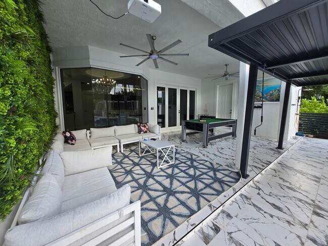 Building Photo - 377 Squire Dr