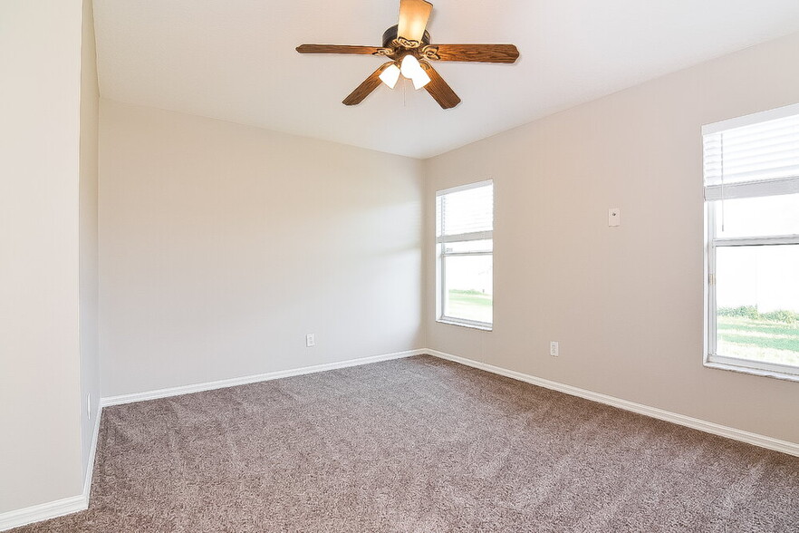 Building Photo - 601 Straw Lake Dr