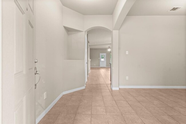 Building Photo - 2827 Lockeridge Oaks Dr