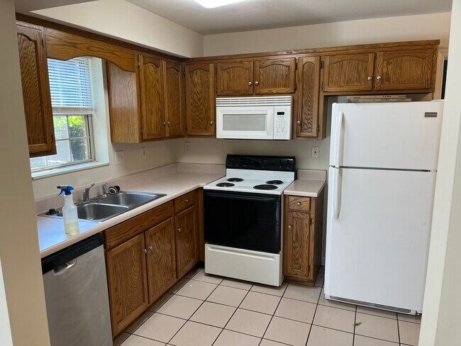 Building Photo - 3887