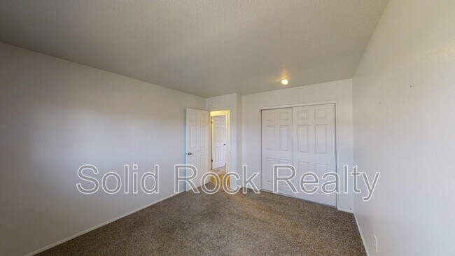 Building Photo - 4811 Villa Cir