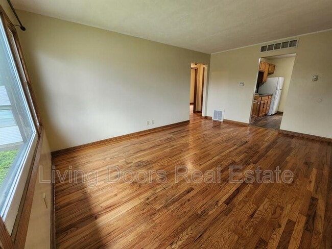 Building Photo - 317 S 47th St