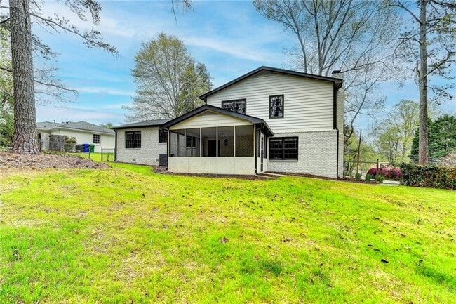 Building Photo - 1450 Cedarhurst Dr