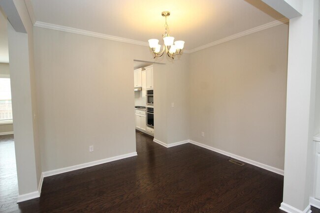 Building Photo - 660 Sunset Dr