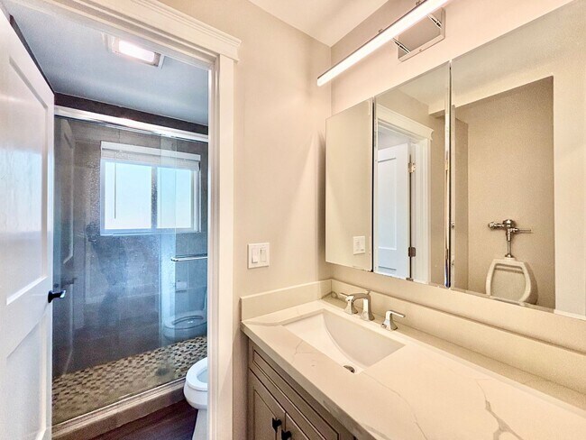 Building Photo - Charming Medina Home For Rent