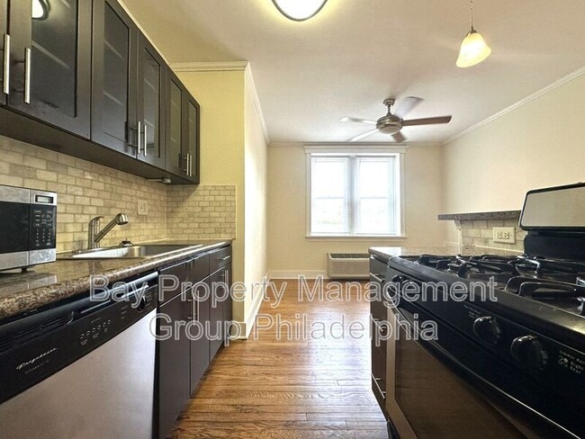 Building Photo - 437 W School House Ln