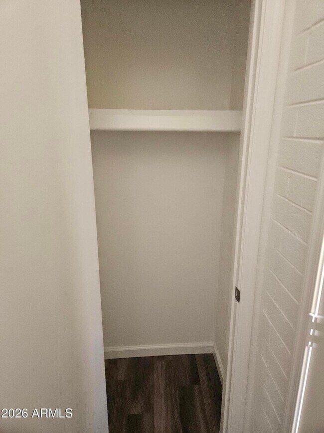 Building Photo - 521 E Bethany Home Rd