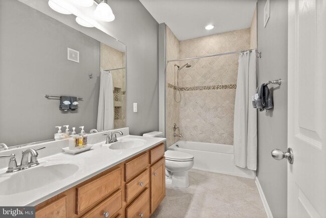 Building Photo - 9502 Lee Ct