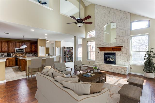 Building Photo - 3825 Miramar Dr