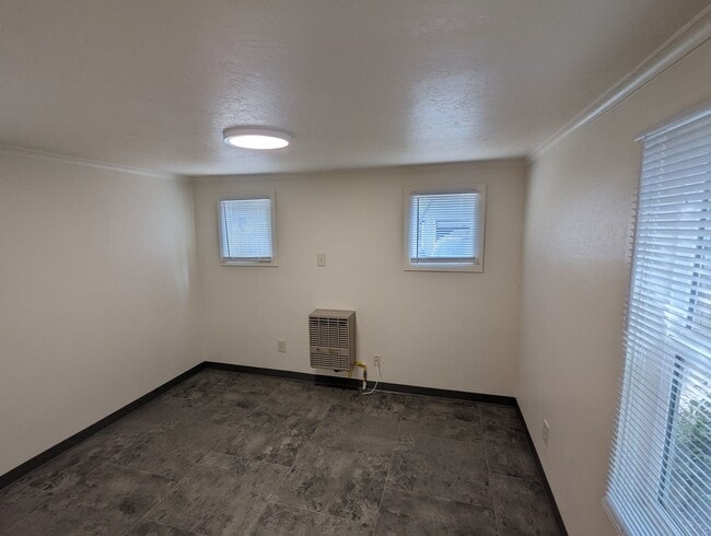 Building Photo - JAC1420