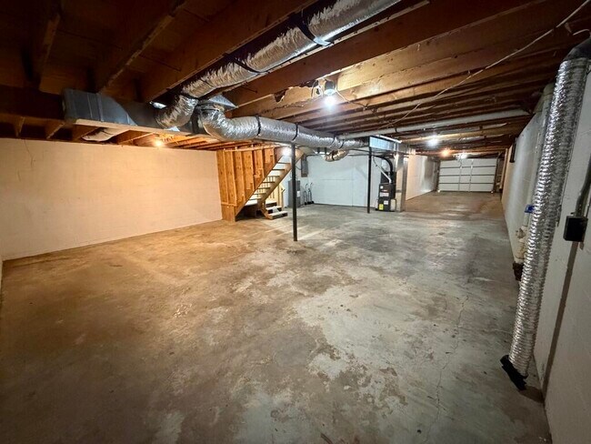 Building Photo - 115 Beecher St