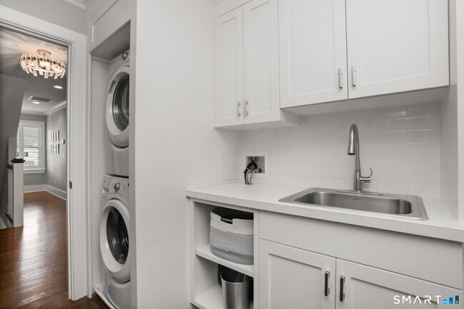 Building Photo - 26 Long Lots Ln