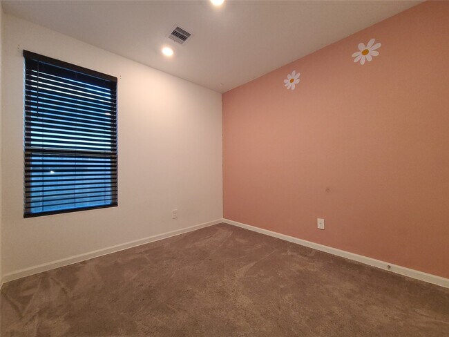 Building Photo - 2122 Rosewood Pnes Ln