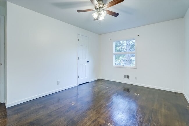 Building Photo - 232 Meadowbriar Rd