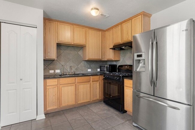 Building Photo - 1600 Arbor Knot Dr