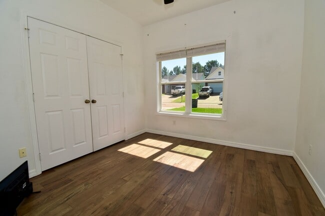 Building Photo - 3 Bed, 2 Bath Home in Ruston