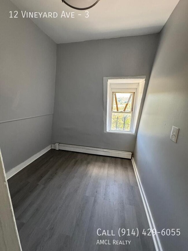 Building Photo - 12 Vineyard Ave