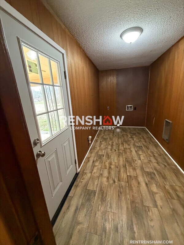 Building Photo - 179 W Main St