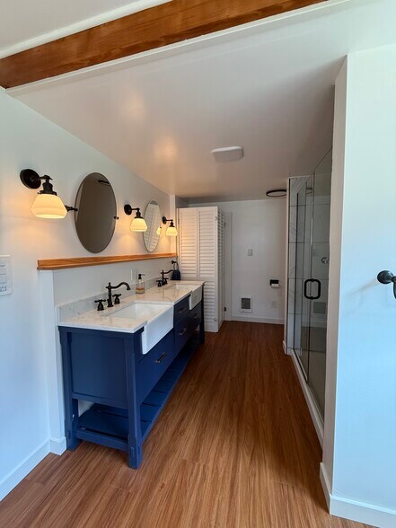 Master suite bath - 13016 16th St NE