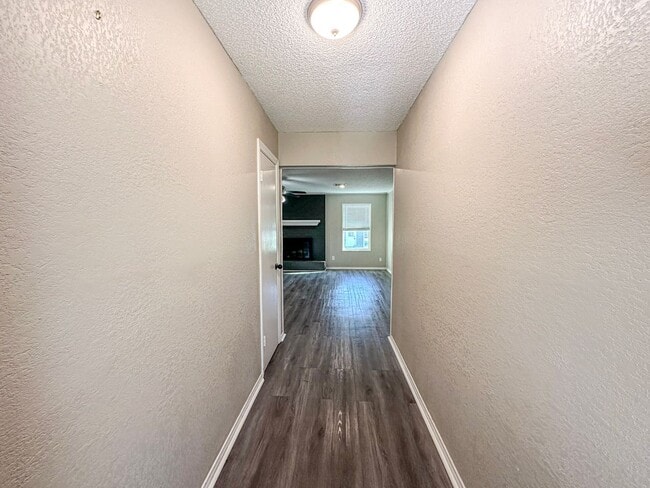 Building Photo - 3 Bedroom House in Hewitt - Midway ISD