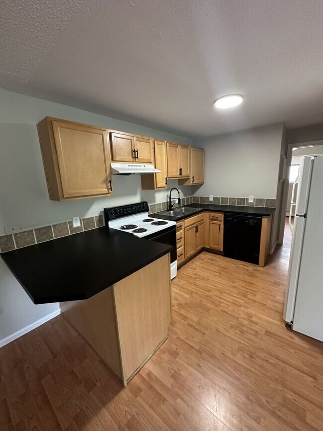 Primary Photo - 316 E Brookside St