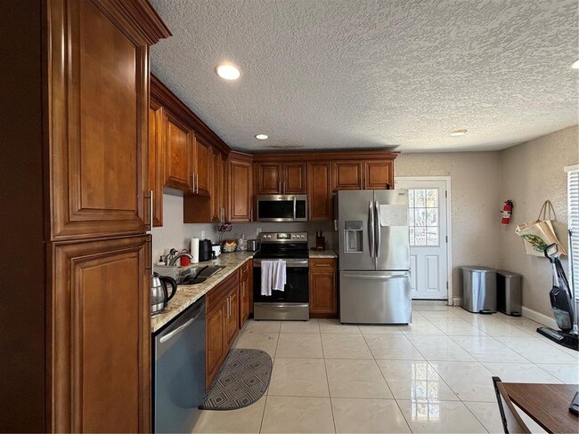 Building Photo - 2926 W St John St