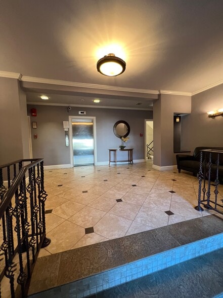 Building Foyer - 3220 17th St NW