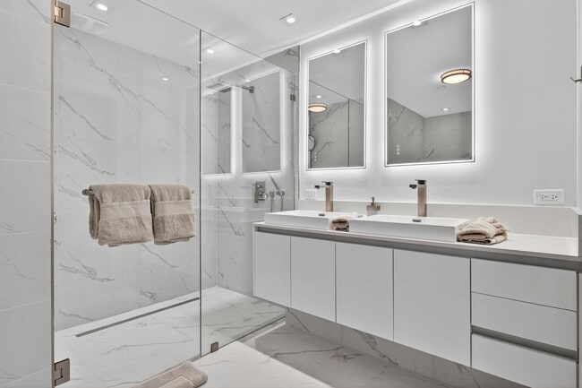 Building Photo - 3100 N Ocean Dr