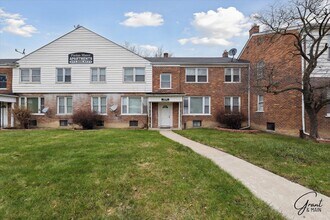 Building Photo - Puritan Manor