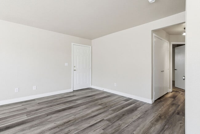 Building Photo - 350 S Durango Dr
