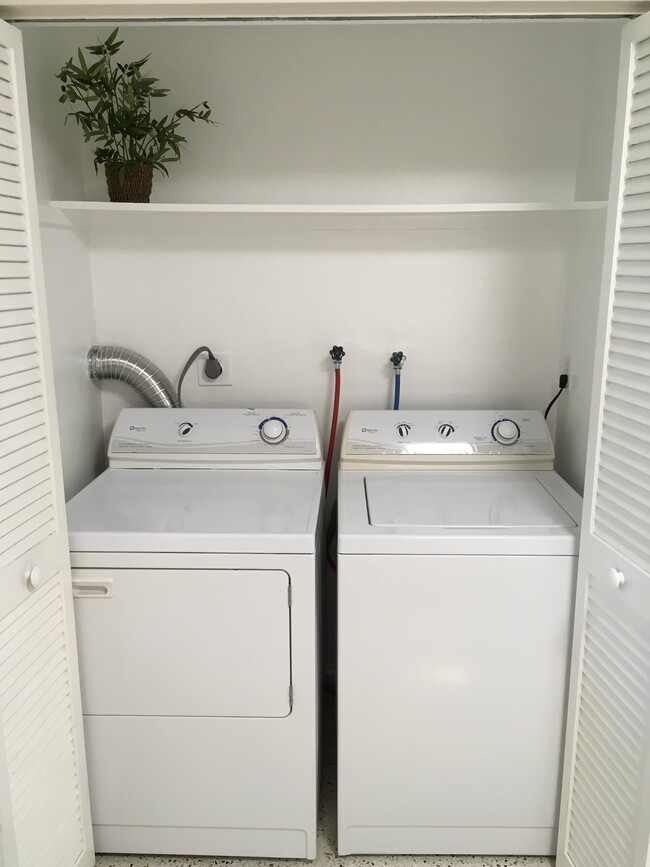 Washer & Dryer - 20572 SW 114th Ave