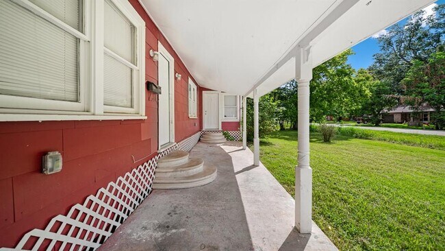 Building Photo - 1164 3 Rd St