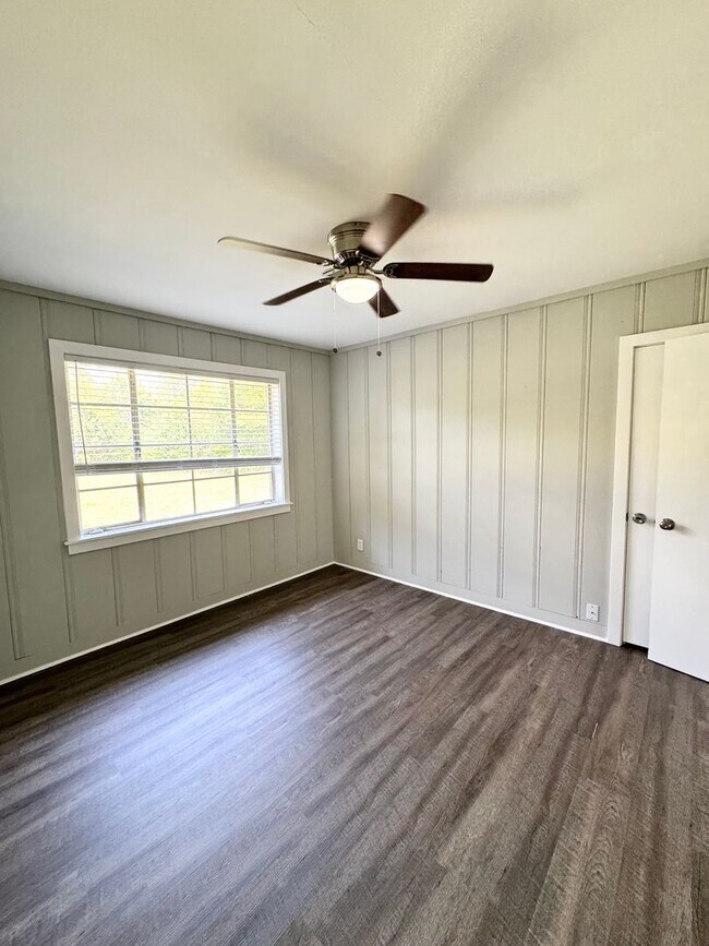 Building Photo - ** 4 Bed 2 Bath located in Morningview ** Call 334-366-9198 to schedule a self tour