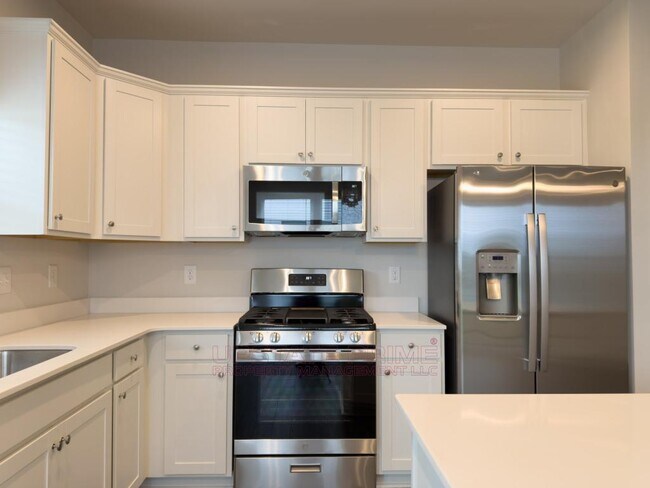 Building Photo - 165 Randwick Ln