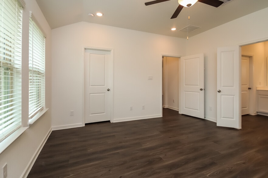 Building Photo - 5434 Tourmaline Wy