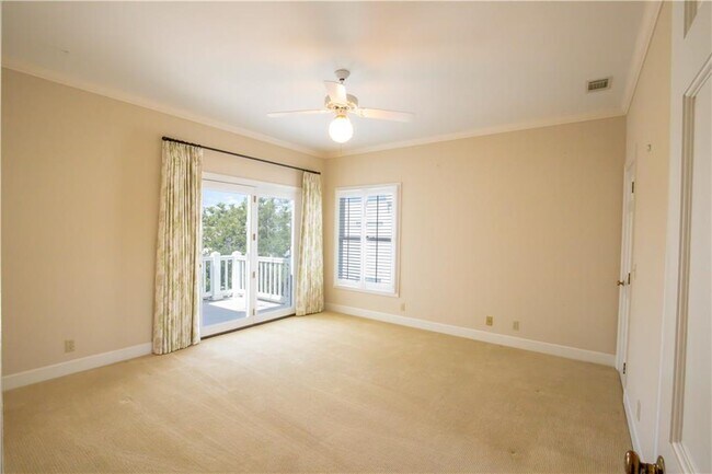 Building Photo - 105 Strachan Ln