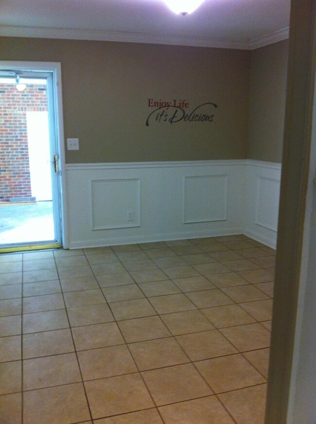 Building Photo - 104 Walker Ave