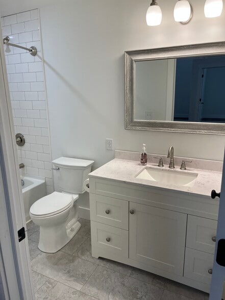 Building Photo - 174 Park Ave