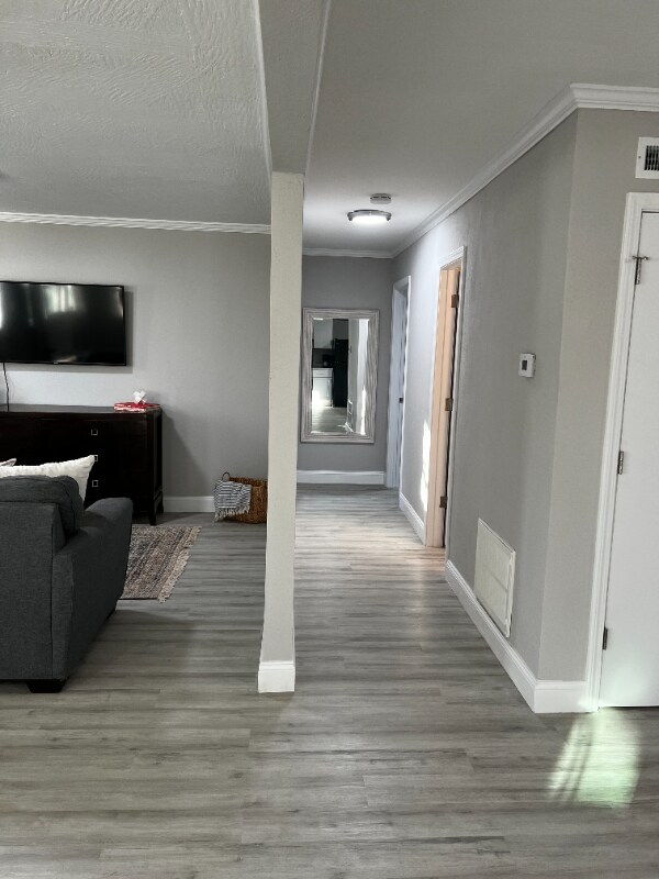 Building Photo - 1477 E Lindberg St