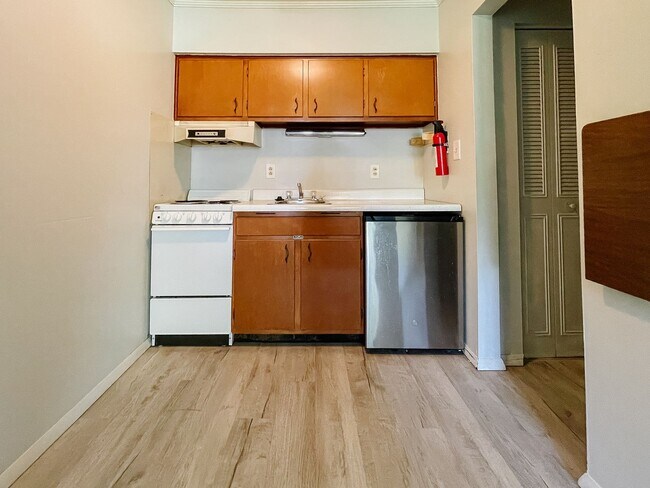 Building Photo - Studio Apartment Close to BSU