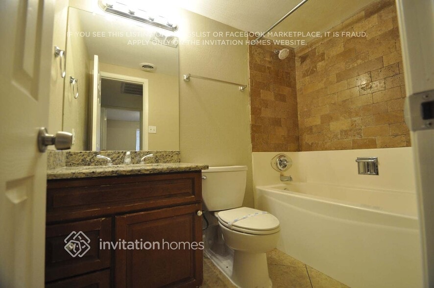 Building Photo - 3643 E Surrey Ave