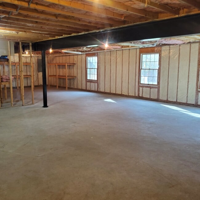 Building Photo - 396 Forest St