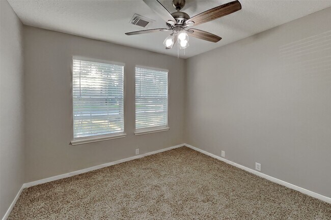 Building Photo - 19307 Royal Isle Dr
