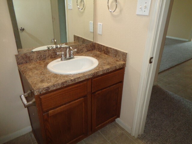 Building Photo - 7906 Big Oak Dr