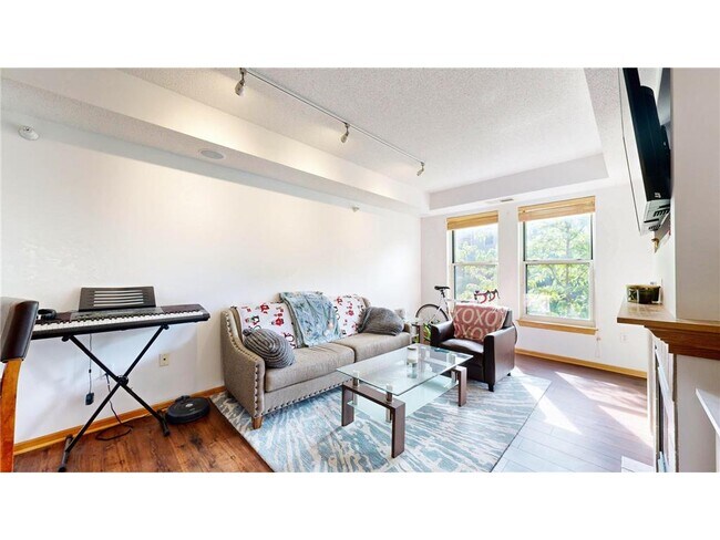 Building Photo - 560 N 2nd St