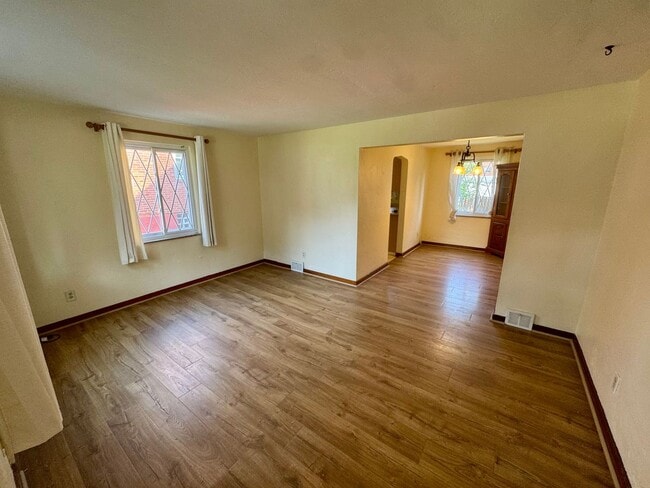 Building Photo - 1076 Thornwood Dr