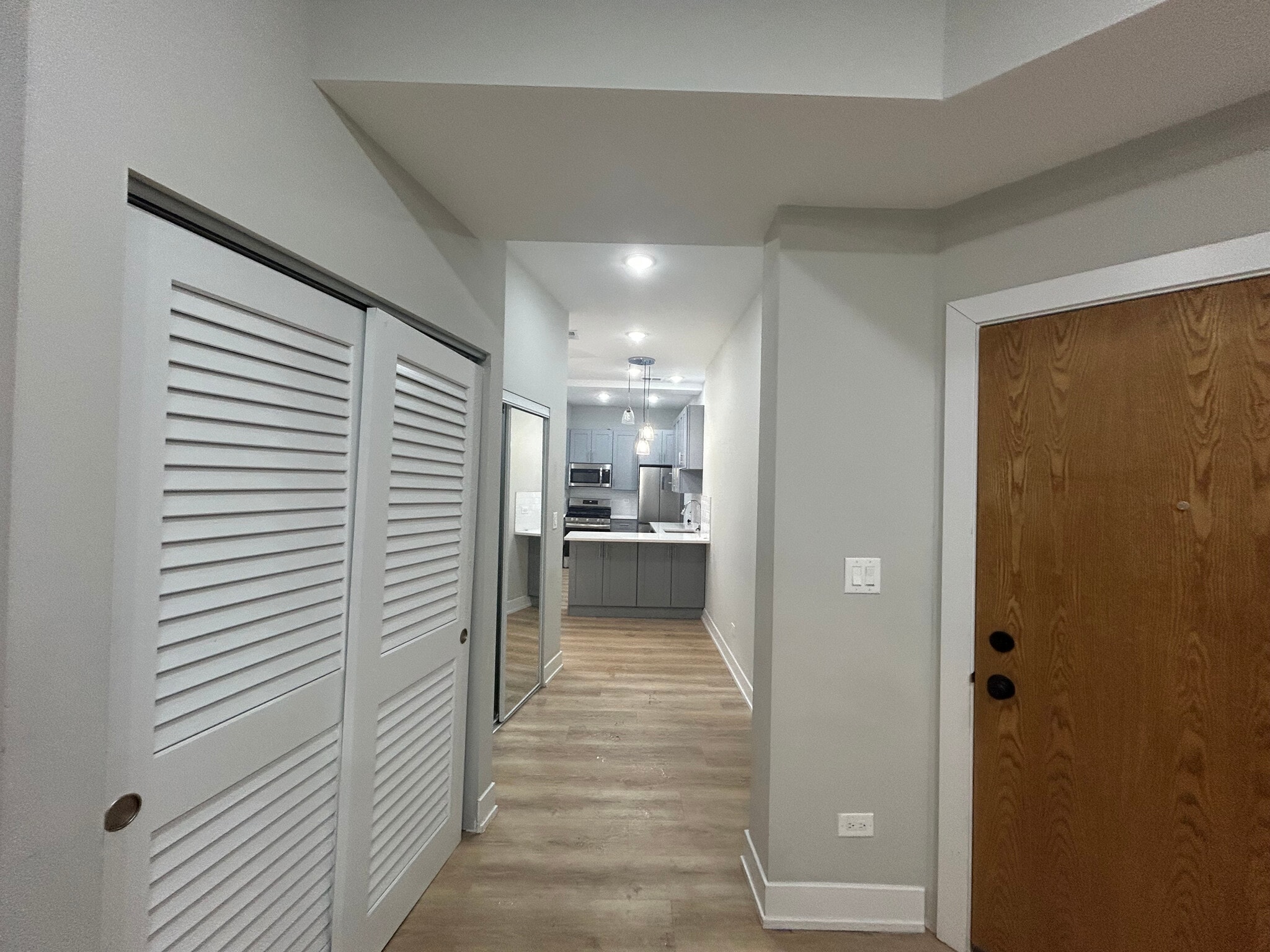 Building Photo - 423 W Belden Ave