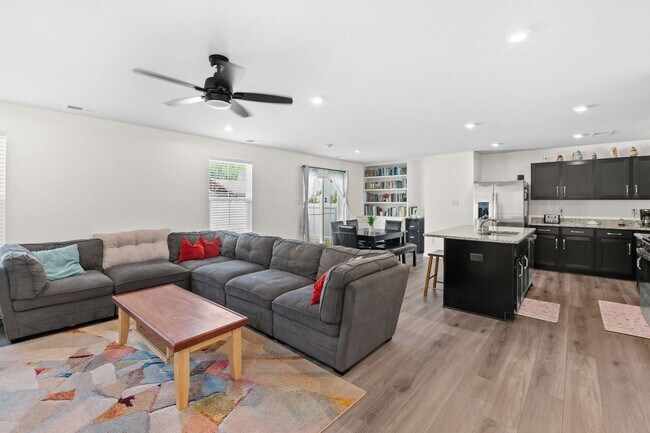 Building Photo - Beautiful 4-Bedroom Home with Fenced Backyard & Open Floor Plan!