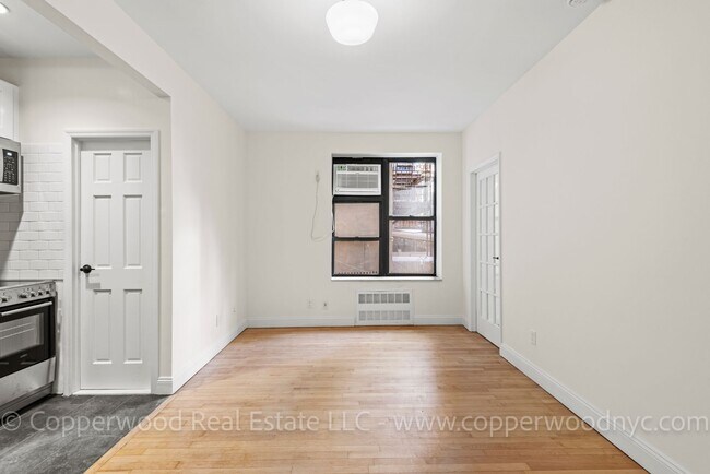 Interior Photo - 315 East 84th St