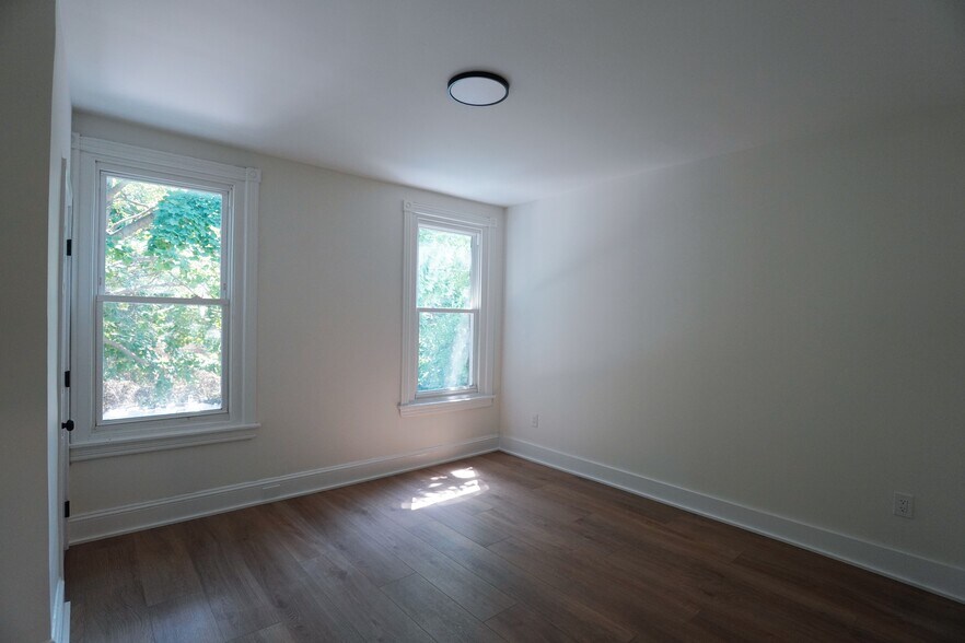 Building Photo - 5517 N Fairhill St